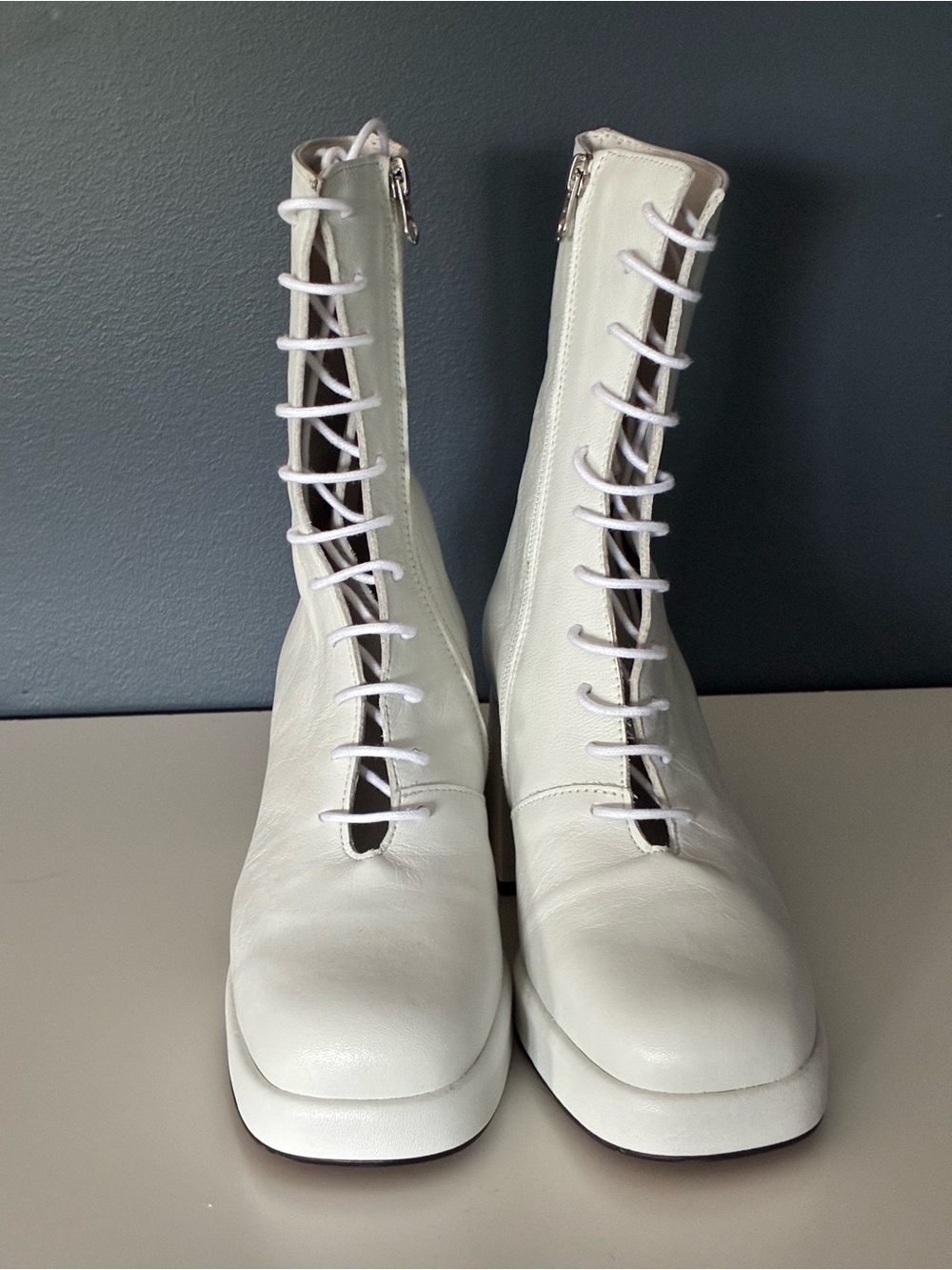 L'INTERVALLE White Front-Lace Square Toe Ankle Booties. New.